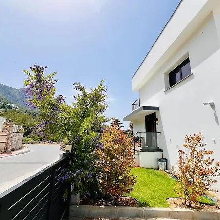 Karmi'de Rueya Gibi Tatil וילה קיירניה